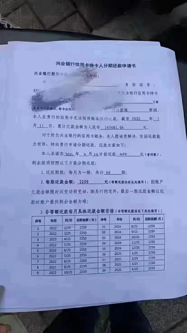 信用卡1万逾期多久会被起诉会坐牢么，逾期一年后信用卡1万块钱会发生什么？