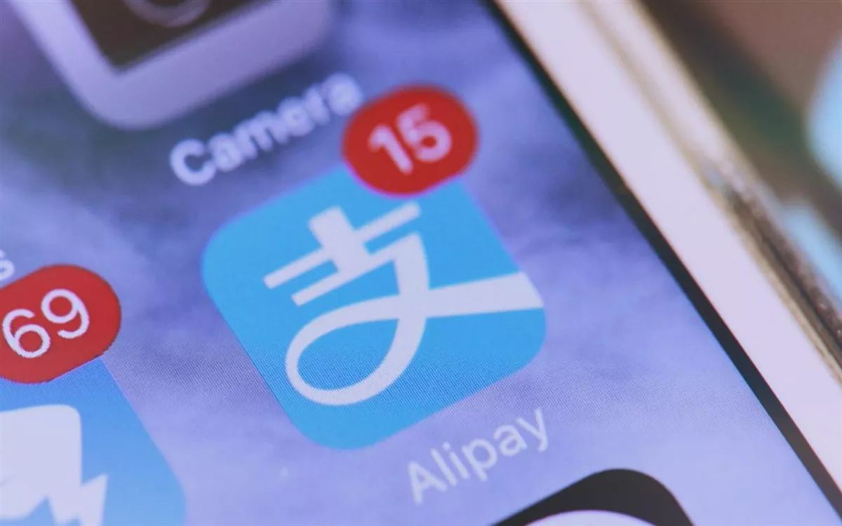 支付宝逾期会影响老公的支付宝吗？如何应对？