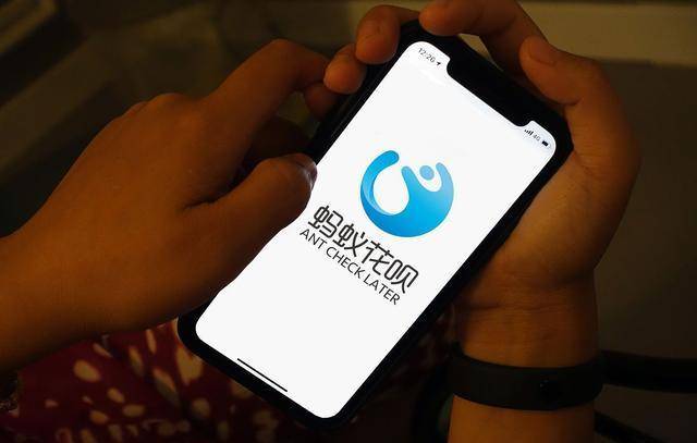 花呗逾期，官方客服会给我打电话吗是真的吗？逾期客服电话后果及通知家人。