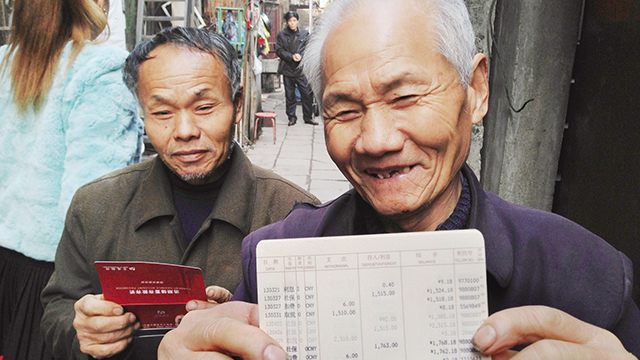 办理退休手续晚了半年怎么办？退休手续办了会补发工资吗？