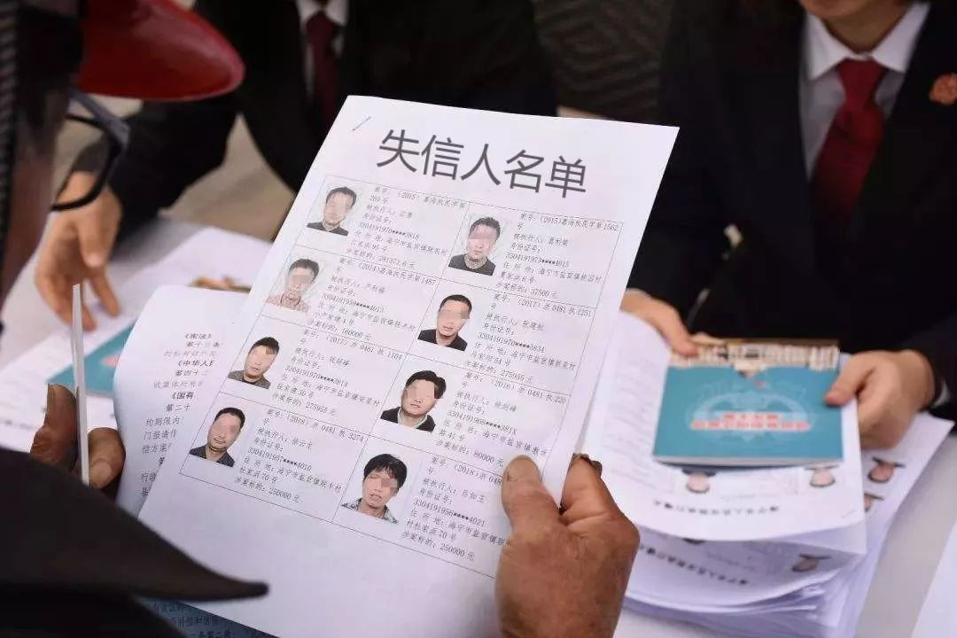 有信用卡逾期可以分期买车吗，逾期多久会被列入失信人名单，征信过不了4s店有办法吗