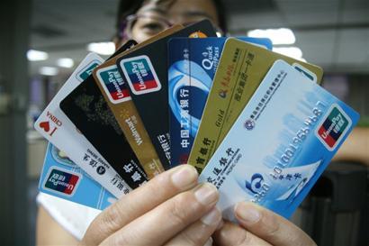欠浦发信用卡15000,银行现在起诉我怎么办理，欠浦发银行信用卡一万二本金起诉会坐牢吗？