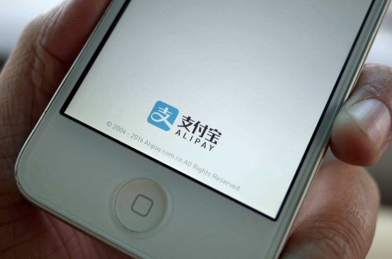支付宝逾期会影响微信安全吗？