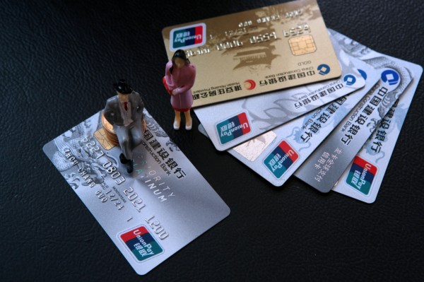 两年内信用卡逾期5次能做经营贷吗，有影响吗？