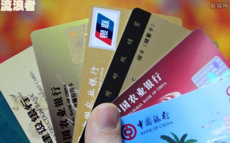 农行信用卡逾期：每天是否会扣我储蓄卡的钱？安全吗？该如何处理？