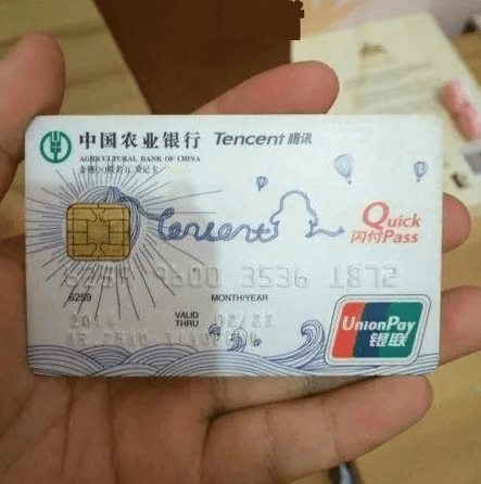 农行信用卡逾期：每天会扣我储蓄卡的钱吗？安全吗？
